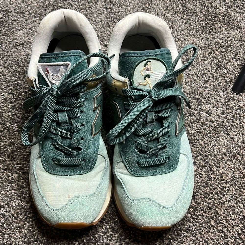 New balance tennis shoe